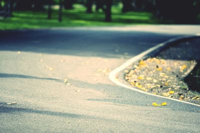 Surface level of road by footpath