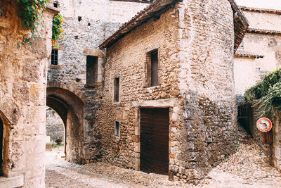 Facade of old stone buildings in perouges, france. high quality photo