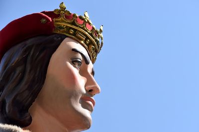 Close-up of king statue against clear sky