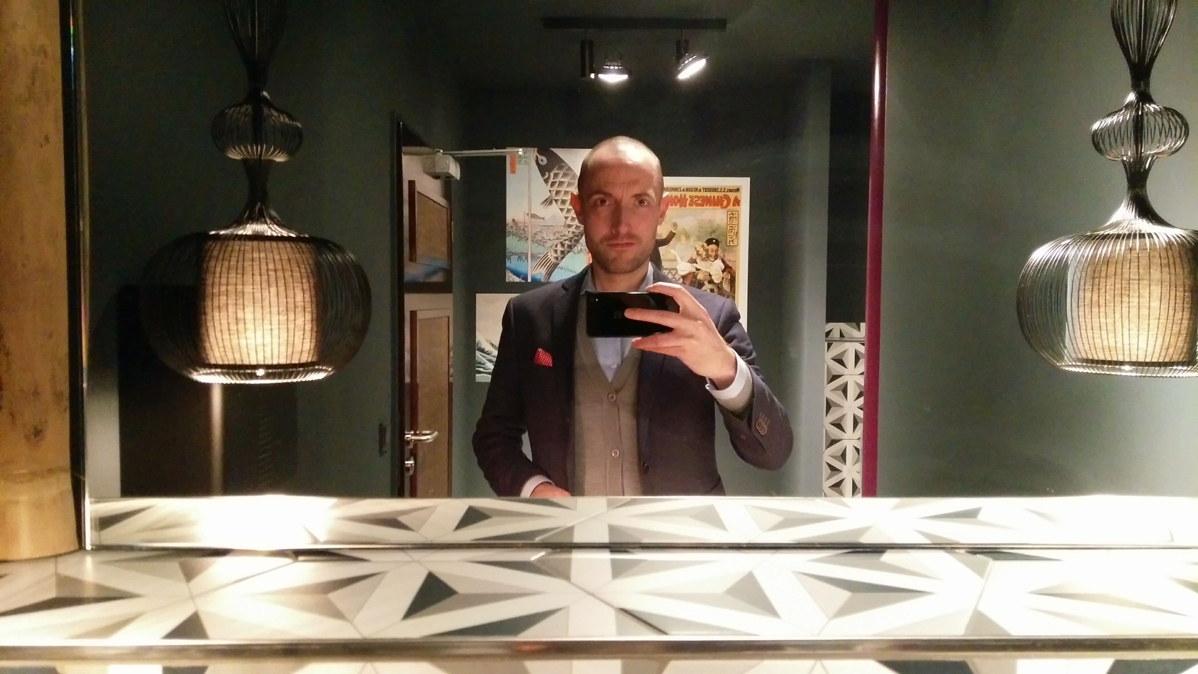 I don’t take selfies but when I do then in Posh restaurant washing rooms. · Hamburg germany 040 hh selfie That’s me That's me :) hi Mirror bathroom decoration lighting
