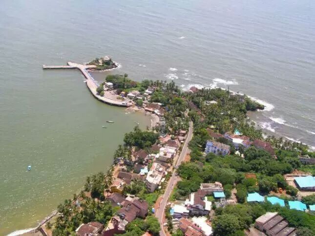 water, sea, high angle view, building exterior, built structure, architecture, nautical vessel, tree, house, residential structure, town, residential building, coastline, horizon over water, day, transportation, boat, nature, residential district, elevated view