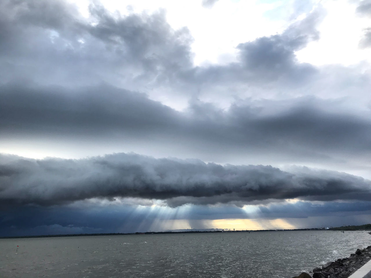 SCENIC VIEW OF DRAMATIC SKY OVER SEA