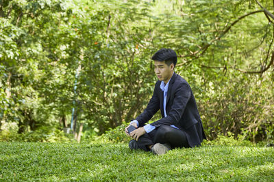 Full length of man sitting on grass