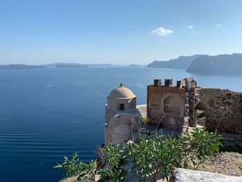 Panoramic view of sea and buildings against sky