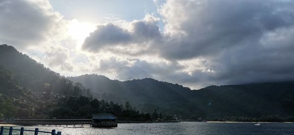 Panoramic view of lake against mountains