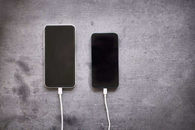 Cell phones connected to power bank