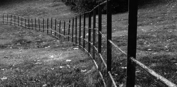 Metal gate on field