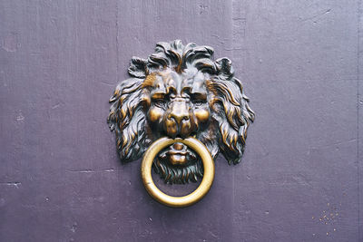 door knocker