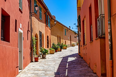 Narrow alley amidst buildings in city