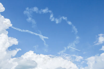 Low angle view of vapor trail in sky