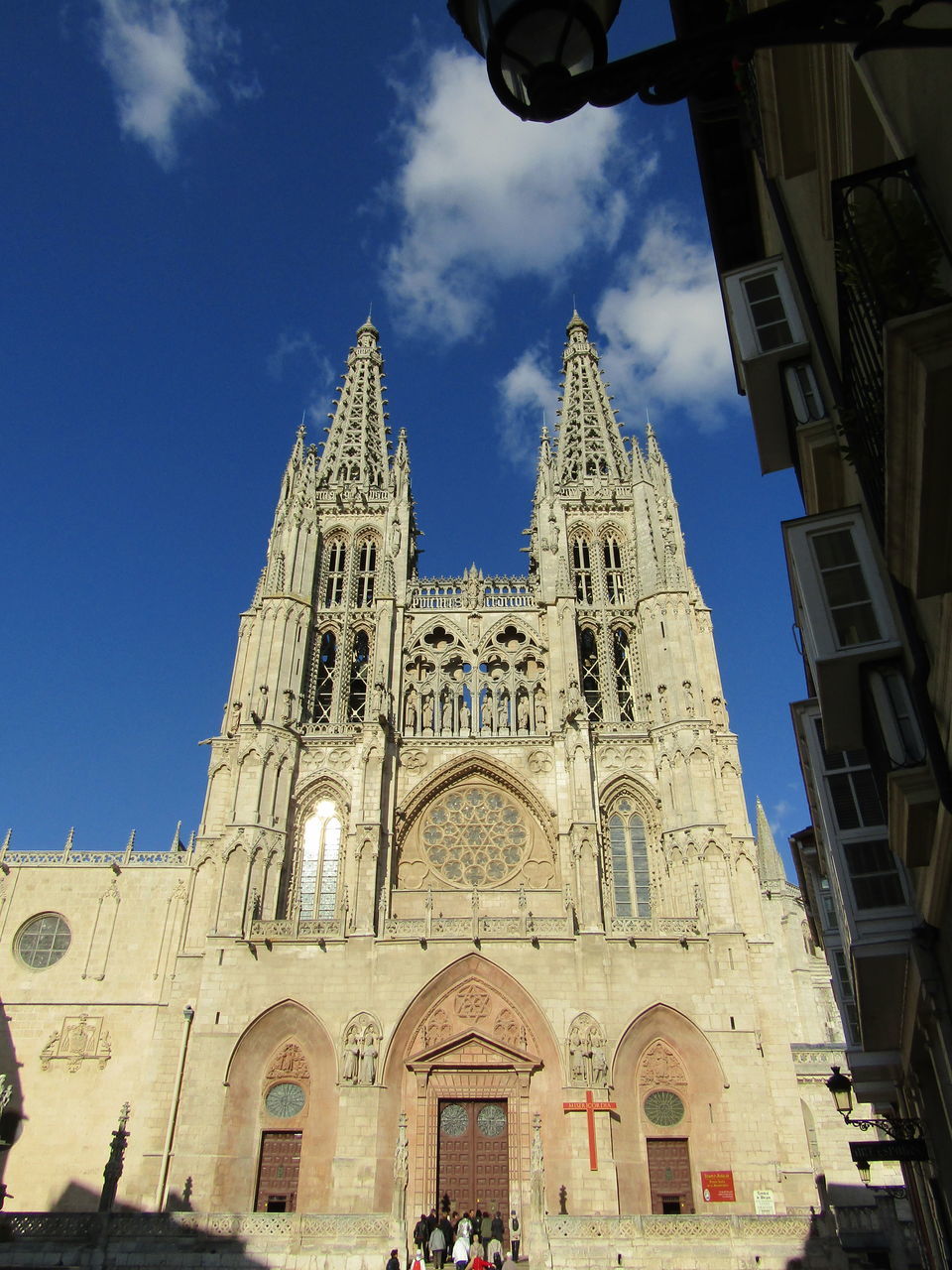 LOW ANGLE VIEW OF CATHEDRAL AGAINST SKY