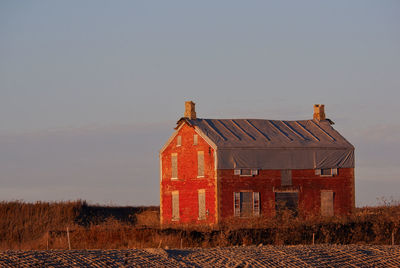 An abandoned old red brick farmer house