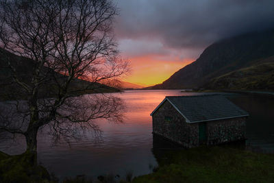 Scenic view of llyn ogwen against sky during sunset