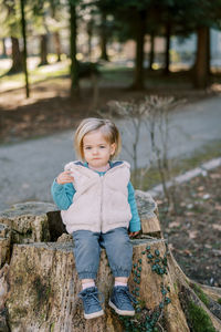 Young woman sitting on bench