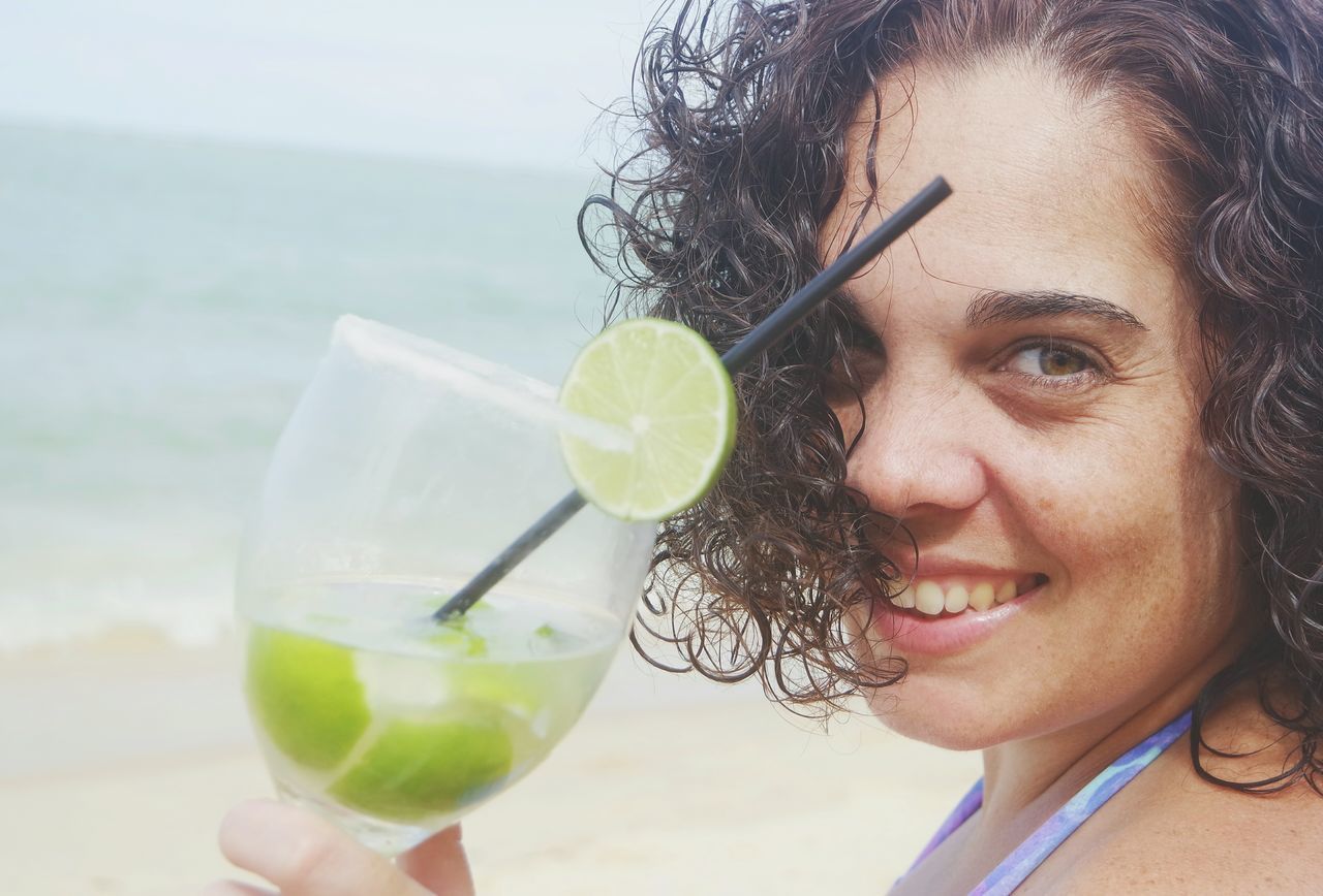 lifestyles, leisure activity, drink, refreshment, food and drink, holding, headshot, drinking glass, water, person, focus on foreground, close-up, freshness, bubble, alcohol, transparent, sunglasses