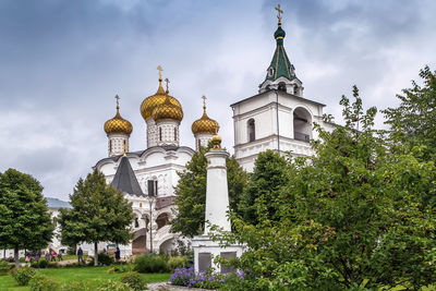 Trinity cathedral and belfry in ipatiev monastery, kostroma, russia