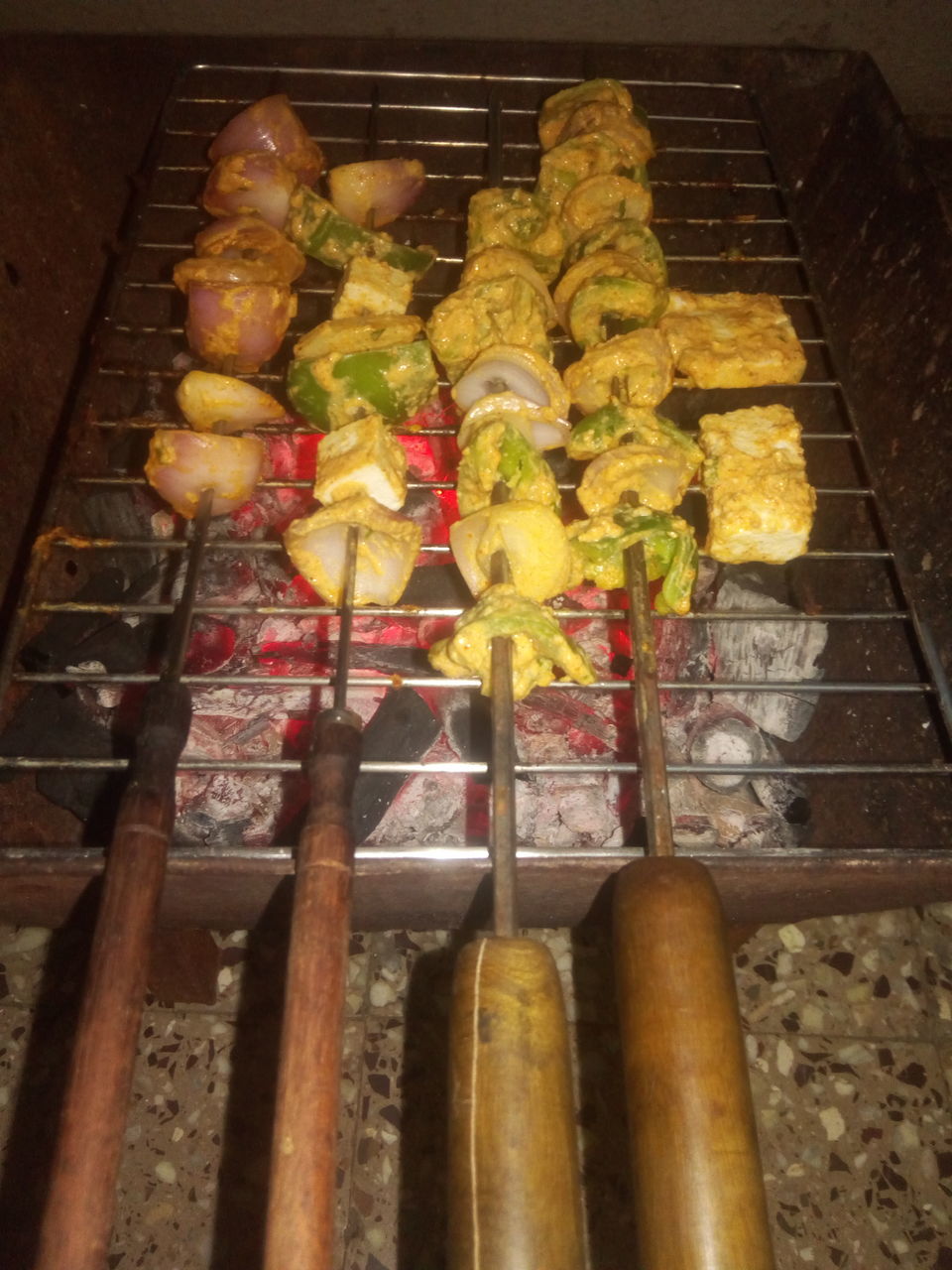 HIGH ANGLE VIEW OF VEGETABLES ON BARBECUE GRILL