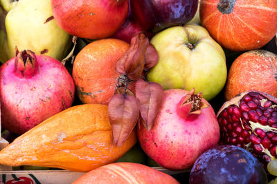 Full frame shot of apples