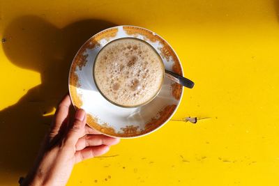 Close-up of hand holding coffee cup