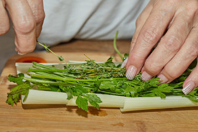 Chef prepares bouquet of herbs and herbs in the kitchen for dressing the dish