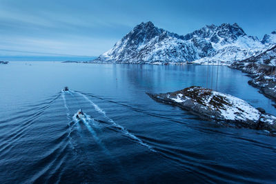 Aerial view boat in sea against mountain