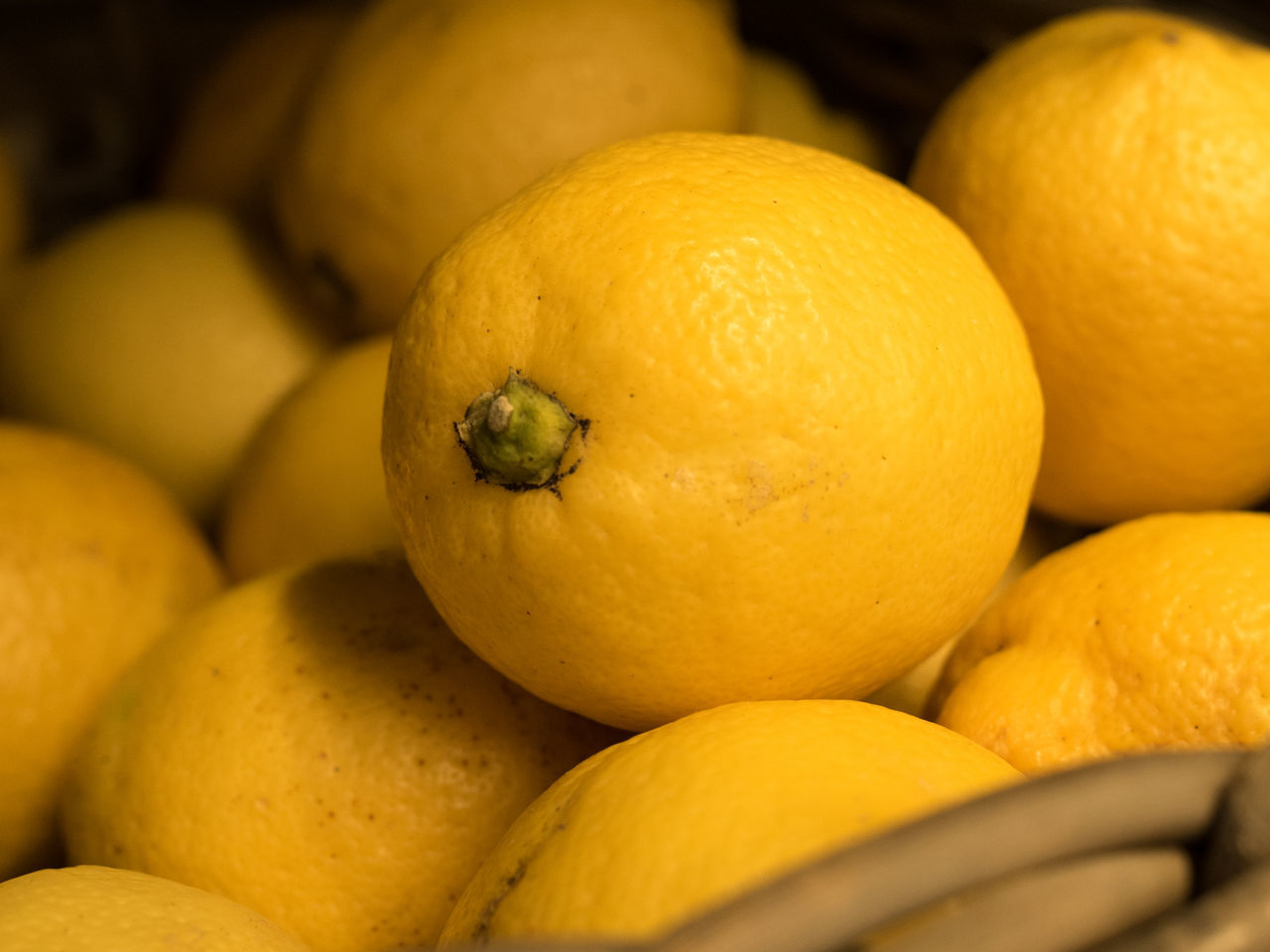 FULL FRAME SHOT OF FRUITS