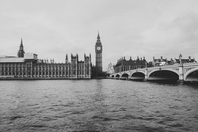 Westminster bridge, big ben and palace of westminster, house of commons, in black and white