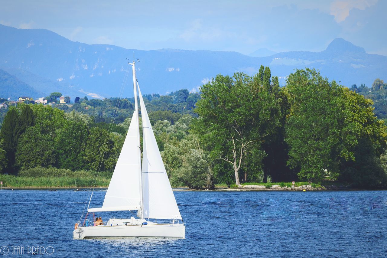 SAILBOAT SAILING IN SEA AGAINST SKY