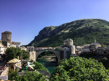 Arch bridge against sky