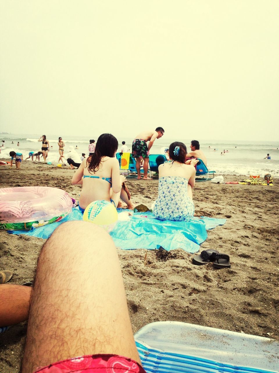 beach, sea, water, lifestyles, leisure activity, horizon over water, person, vacations, sand, relaxation, shore, large group of people, togetherness, sitting, summer, clear sky, enjoyment, blue, men