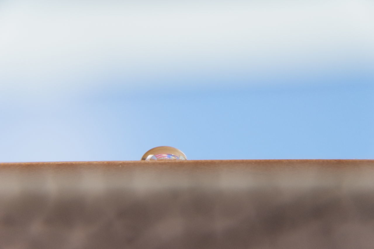 LOW ANGLE VIEW OF BUILT STRUCTURE AGAINST SKY