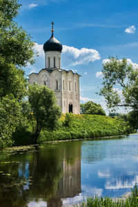 Church of the intercession on the nerl in the summer. bogolyubovo, 12th century. unesco