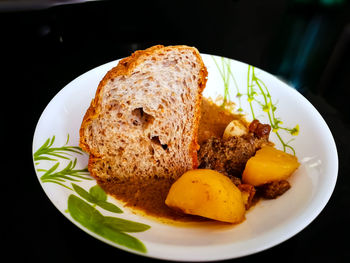 Homemade foods of kuzi with potatoes and wholemeal bread.