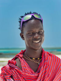 Portrait of young man wearing sunglasses against clear sky