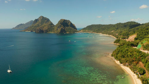 Tropical beach on background of mountains.  corong corong beach, el nido, palawan, philippines. 