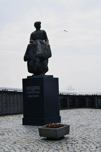 Statue of a bird