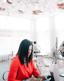 Portrait of young woman sitting on floor