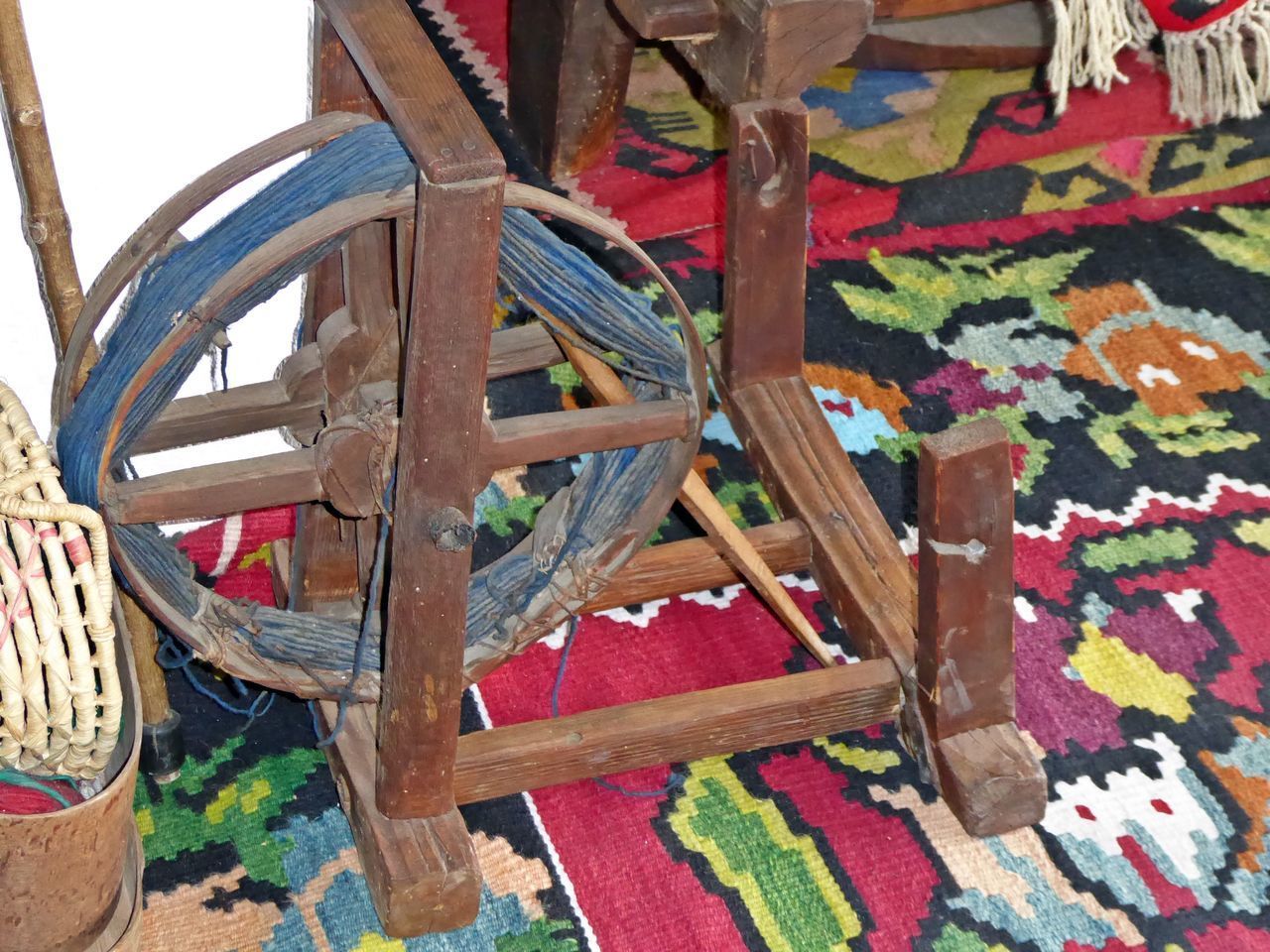 HIGH ANGLE VIEW OF MULTI COLORED CHAIRS AND TABLE