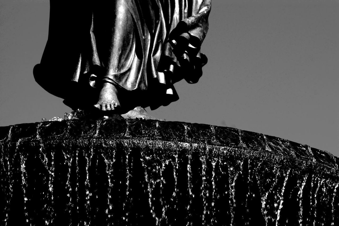 LOW ANGLE VIEW OF FOUNTAIN AGAINST BUILT STRUCTURE