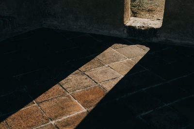 Light and shadow over bricks