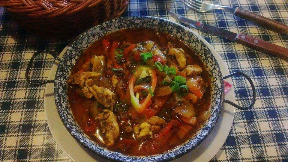 CLOSE-UP OF SERVED FOOD IN BOWL