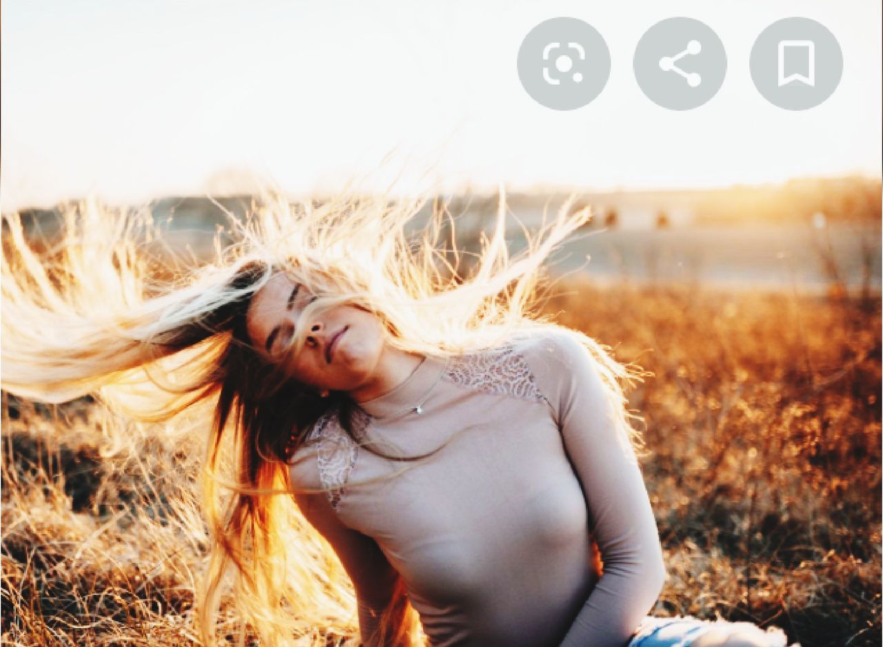 one person, young women, real people, young adult, lifestyles, hair, leisure activity, field, long hair, women, nature, hairstyle, land, three quarter length, focus on foreground, tousled hair, sky, casual clothing, wind, beautiful woman, outdoors