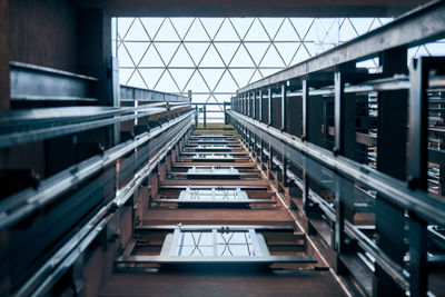 Open elevator lift shaft. modern architecture with transparent ceiling. business center lift