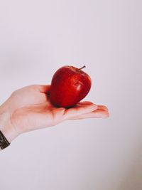 Close-up of hand holding apple