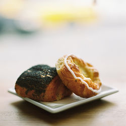 Close-up of bread in plate on table