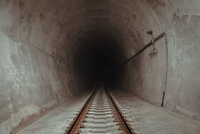 Escalator in tunnel