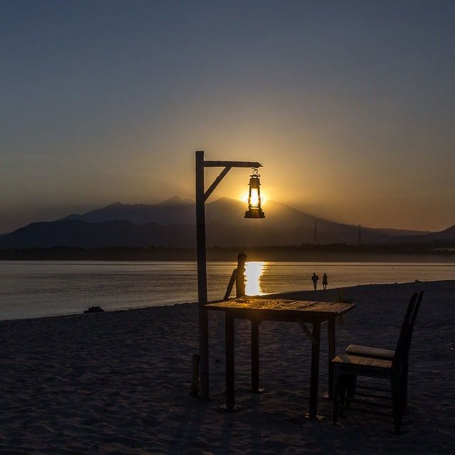 mountain, tranquility, tranquil scene, water, scenics, sunset, sea, beauty in nature, nature, mountain range, clear sky, lake, copy space, idyllic, sky, empty, pier, silhouette, absence, lighting equipment