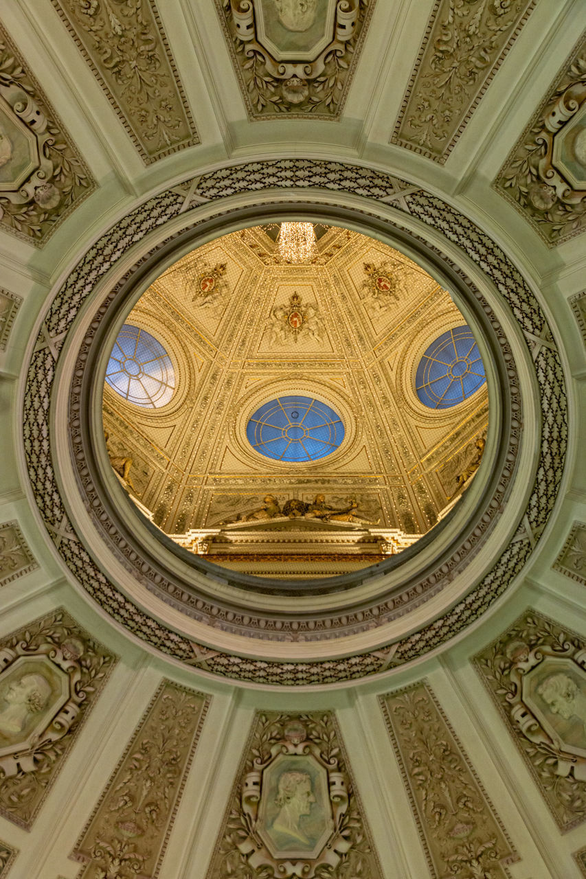 LOW ANGLE VIEW OF BUILDING CEILING