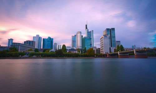 Frankfurt skyline/ main