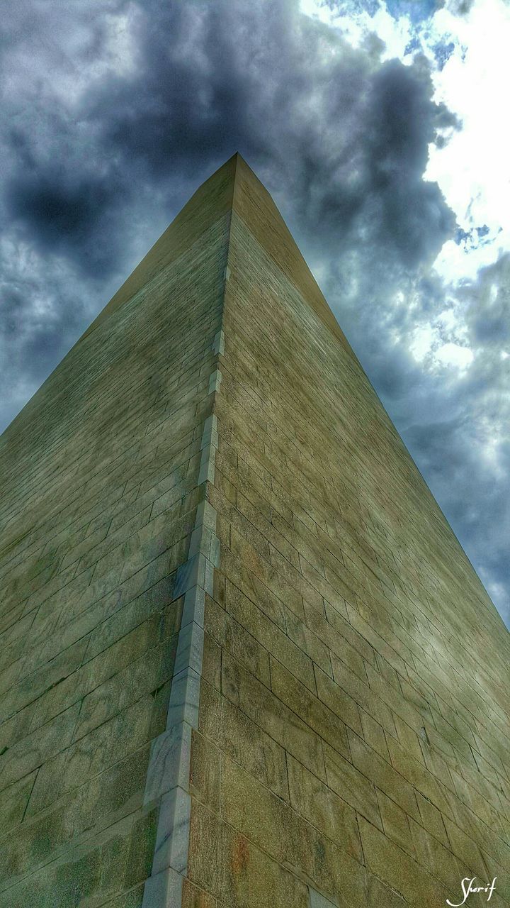 LOW ANGLE VIEW OF TALL BUILDING AGAINST CLOUDY SKY